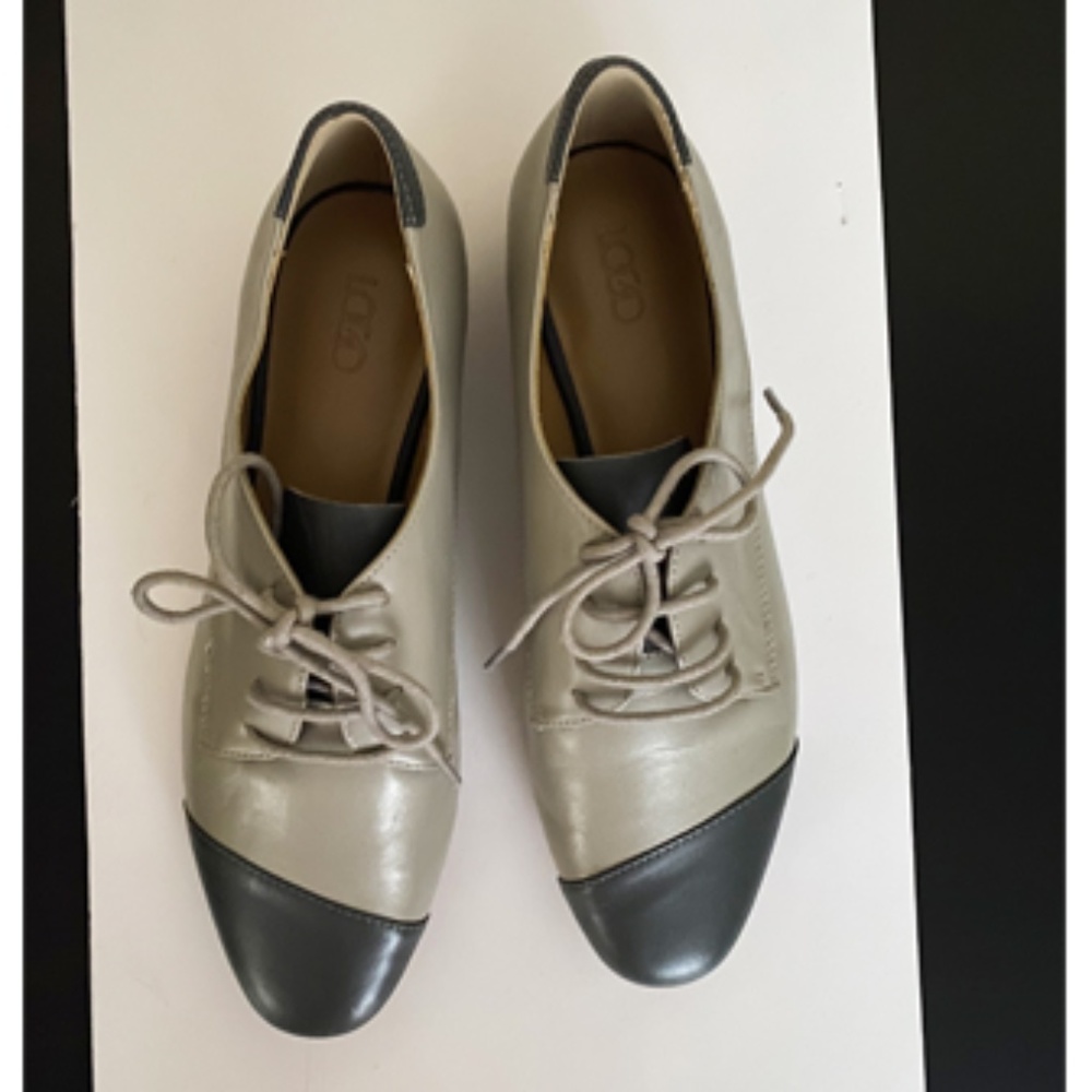 "LOGO" NEW, LEATHER, FLAT GREY SHOES SIZE 7.5